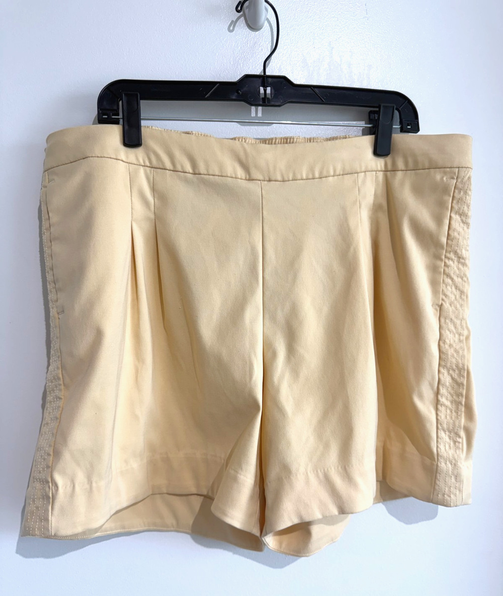Nike Dri Fit butter yellow Pleated Golf Shorts tennis pickleball Women's XL